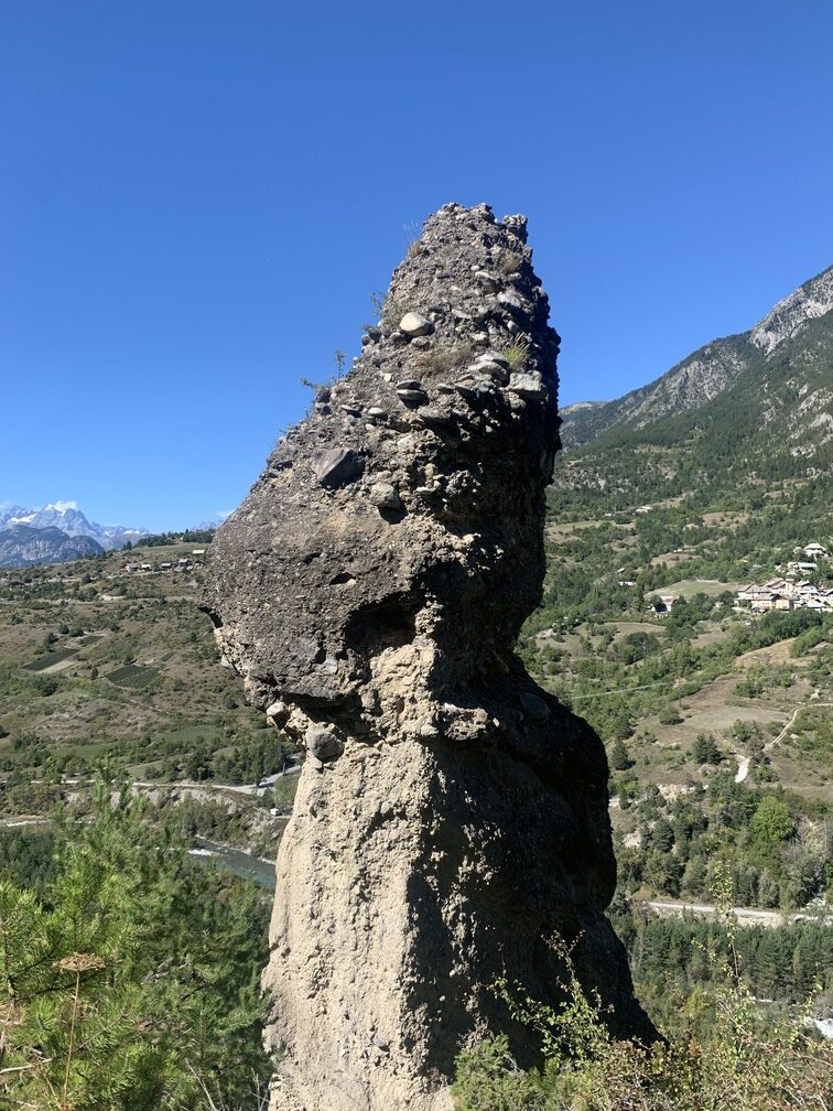 rue-des-masques-guillestre