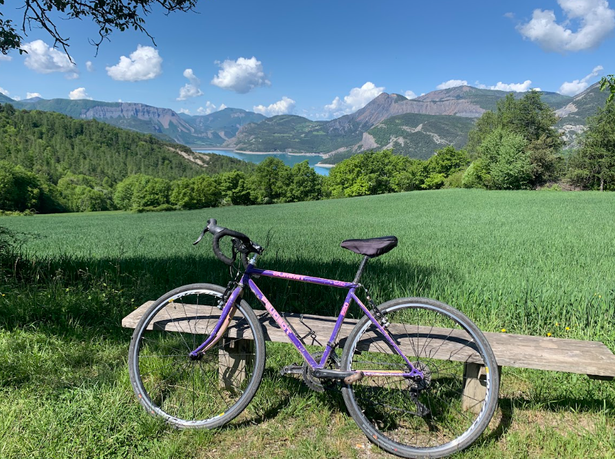 velo-serre-poncon-hautes-alpes